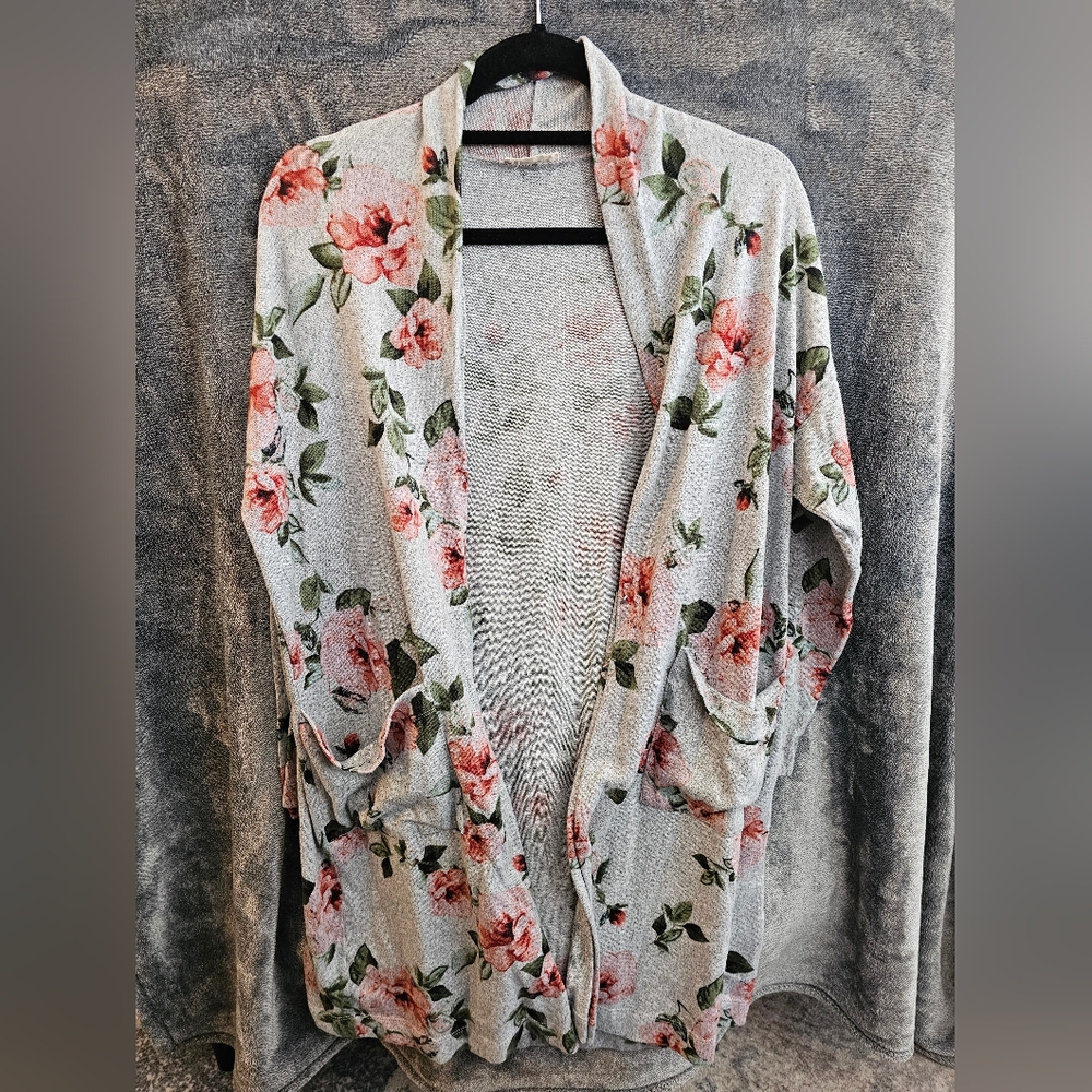 Floral cardigan. Long sleeve. 3xl.
